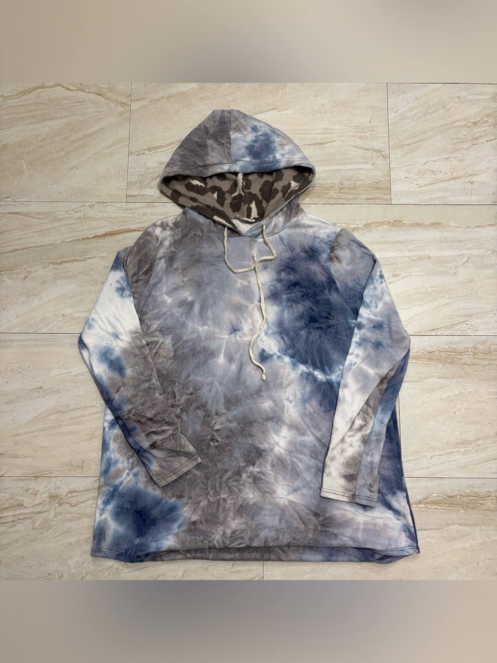 Unbranded Women's Size XL Blue Tie-Dye Hooded Sweatshirt 23.5x32